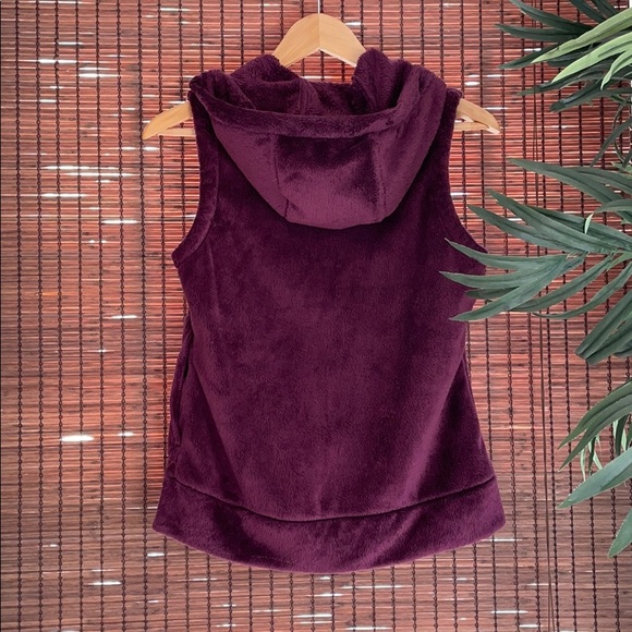 ❄️Fuzzy Purple Hooded Zip Up Vest - Picture 4 of 5